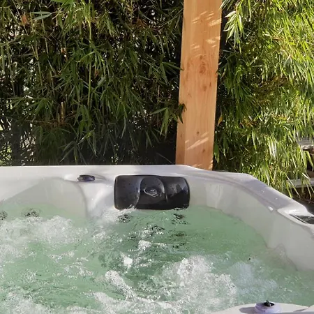 Le Chalet Panoramique Jaccuzi Parking Vue Montagne Semesterbostad *