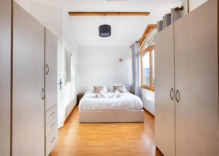 Le Panoramique Jaccuzi Parking Vue Montagne Holiday home *
